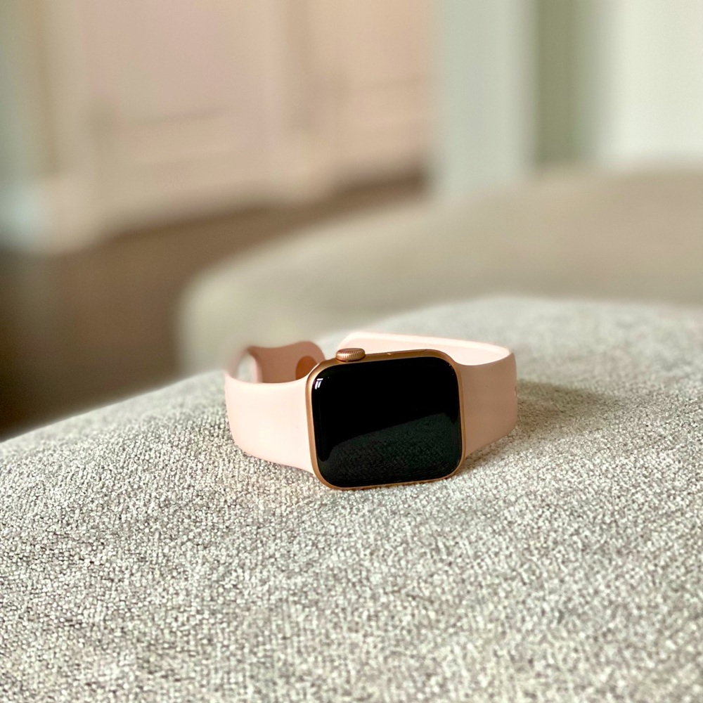 Rose gold Apple Watch New